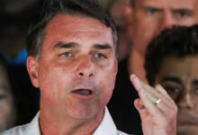 Flávio Bolsonaro terá fugido para os EUA, refere a imprensa argentina - O País